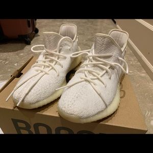 Yeezy 350 V2 cream white, never worn outside